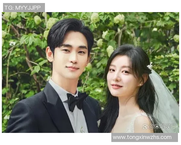 足球明星与女友甜蜜互动引发热议两人亲密瞬间曝光令人羡慕不已